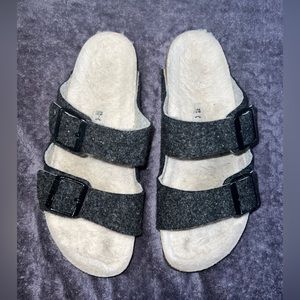 Birkenstock Arizona Gray Wool/Shearling Sandals - 39 Narrow/Women’s 8/8.5 EUC